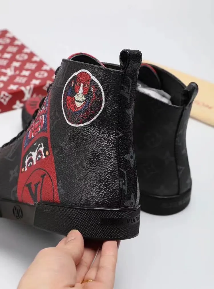 Factory price: 400💰 [LV] Animal series limited edition high-top sports shoes for men, L classic print, new autumn and winter style, original replica, 1:1 Counter quality, the fabric is Italian 🇮🇹 imported cowhide ➕🇮🇹 pure sheepskin lining ➕ original outsole, 🔍🔍 high quality, you can go in and out of the counter at will, welcome to compare, the outsole line will never be unglued, all sellers are welcome to sell in the picture above, can be shipped in one piece, code number: 38-44 (45 codes can be customized)
